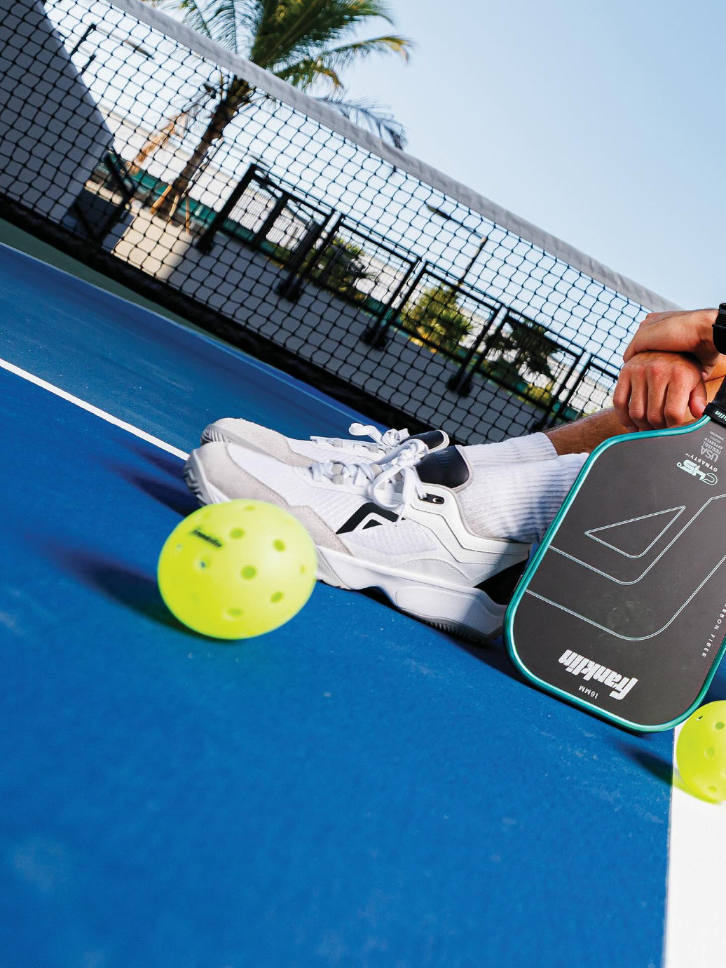 HOW TO CHOOSE THE RIGHT PICKLEBALL PADDLE
